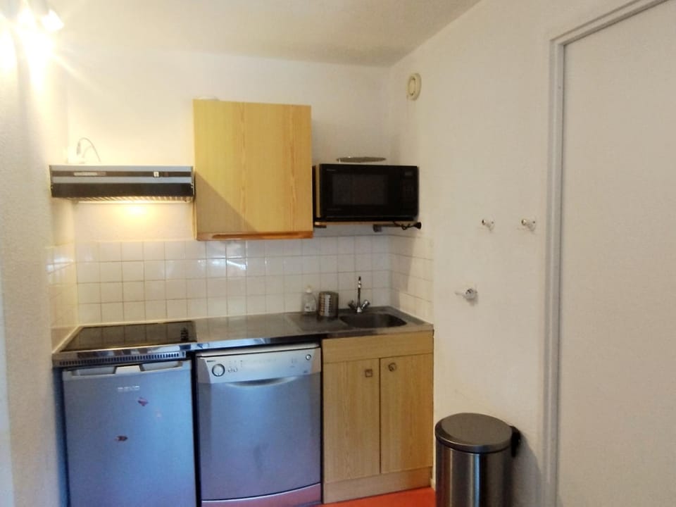 Appartement Confortable au Pied des Pistes - 2 Pièces avec Balcon, 9ème étage - FR-1-771-23 Apartment in Auvergne-Rhône-Alpes