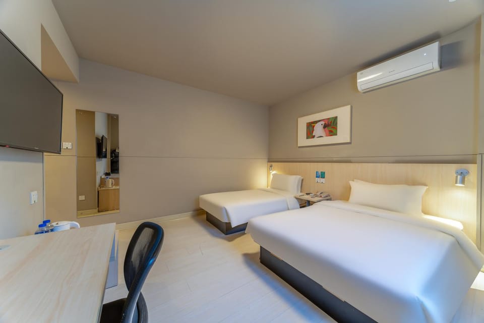 Bed, Bedroom, air conditioner