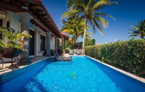 Xaman Ha Villa -steps from the beach Villa in Playa del Carmen