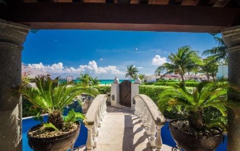 Xaman Ha Villa -steps from the beach Villa in Playa del Carmen