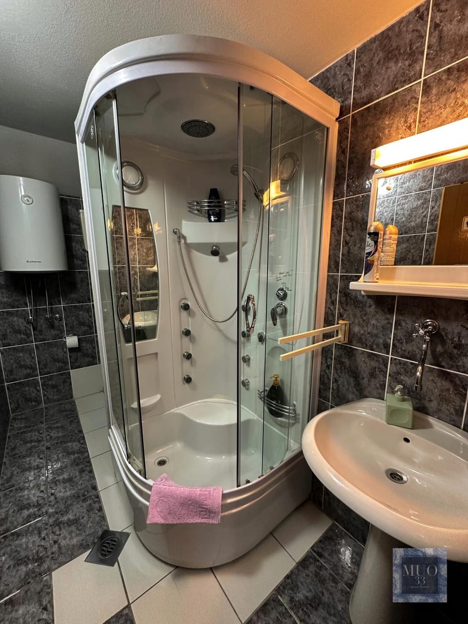 Shower, Bathroom, towels