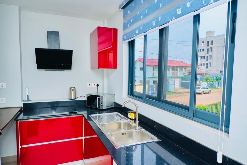 Kitchen or kitchenette, minibar