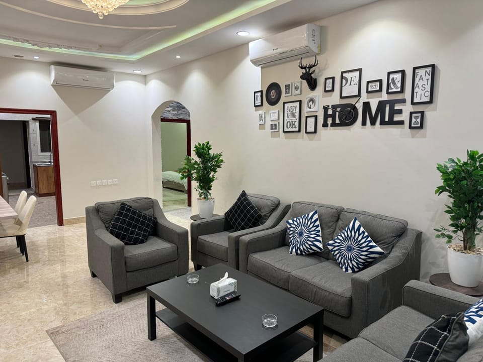 شقة فاخرة غرفتين وصالة ارضية و مدخل مستقل النرجس 11 Apartment in Riyadh