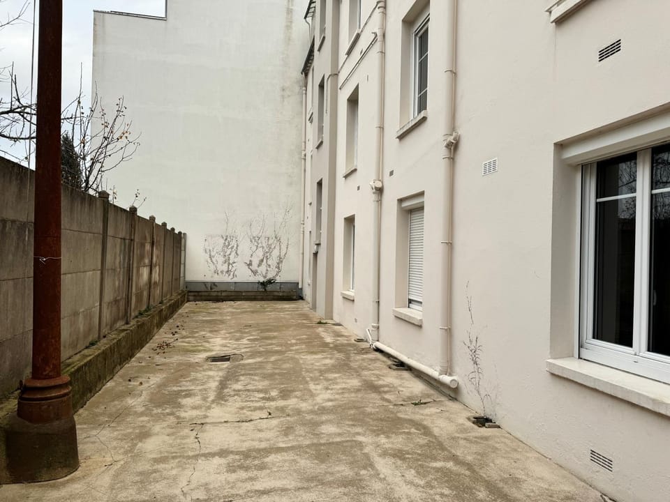 Property building, Day, Neighbourhood, Street view