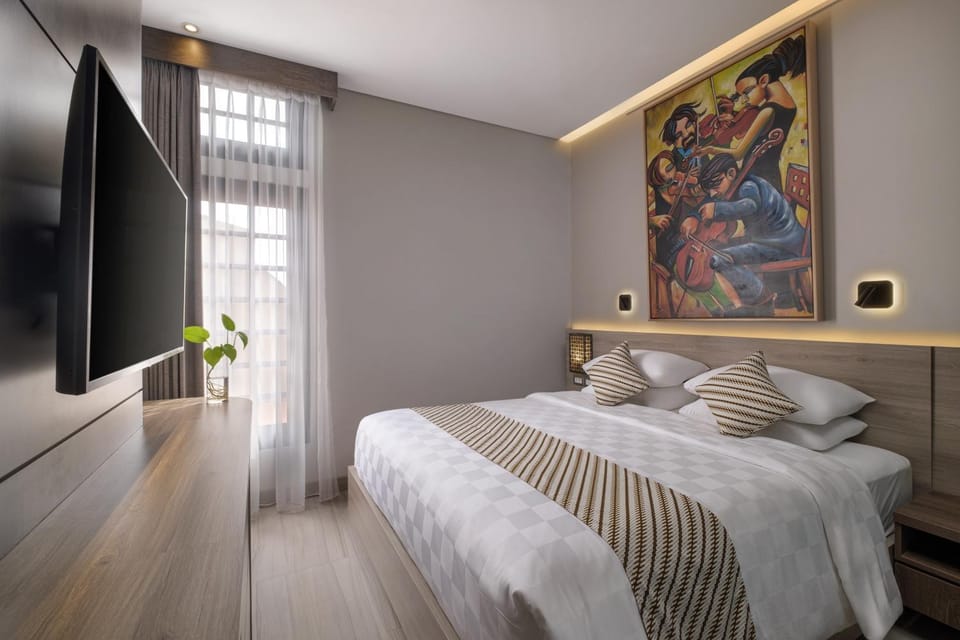 Photo of the whole room, Bedroom
