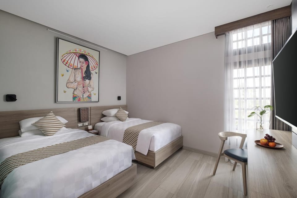 Bed, TV and multimedia, Photo of the whole room, Bedroom