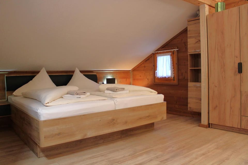 Bed, Bedroom, wardrobe