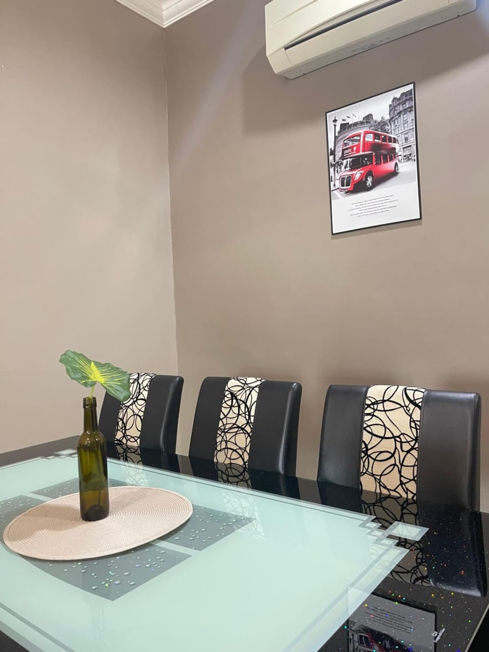 Art Homestay 4 Bedrooms House by Mr Homestay House in Perak Tengah District