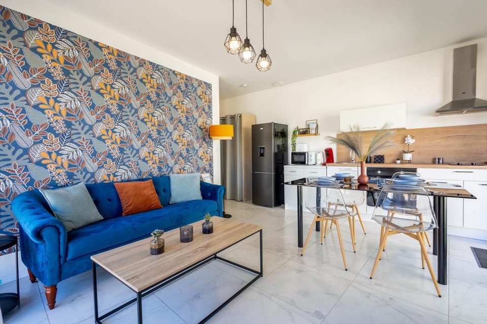 Coffee/tea facilities, Kitchen or kitchenette, Living room, Dining area, minibar, pet friendly, stove, toaster