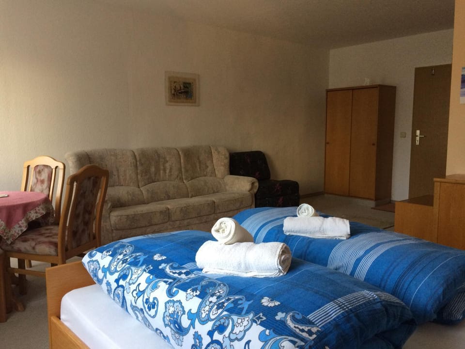 Bed, Living room, Photo of the whole room, Seating area, Bedroom, towels