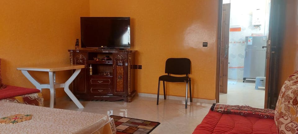Communal lounge/ TV room, TV and multimedia, Living room, Seating area, wardrobe
