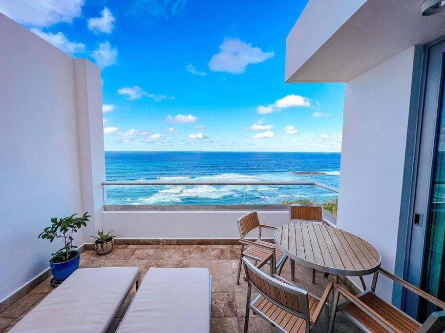 Luxurious SubPh Apt Atlantis W/ Ocean View & PRK Apartment in San Juan