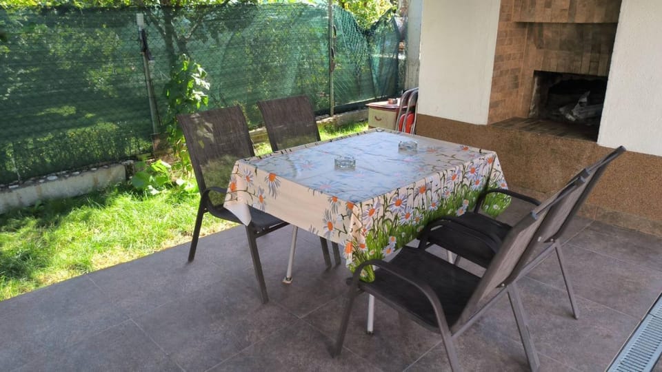 Patio, BBQ facilities, Garden, Garden