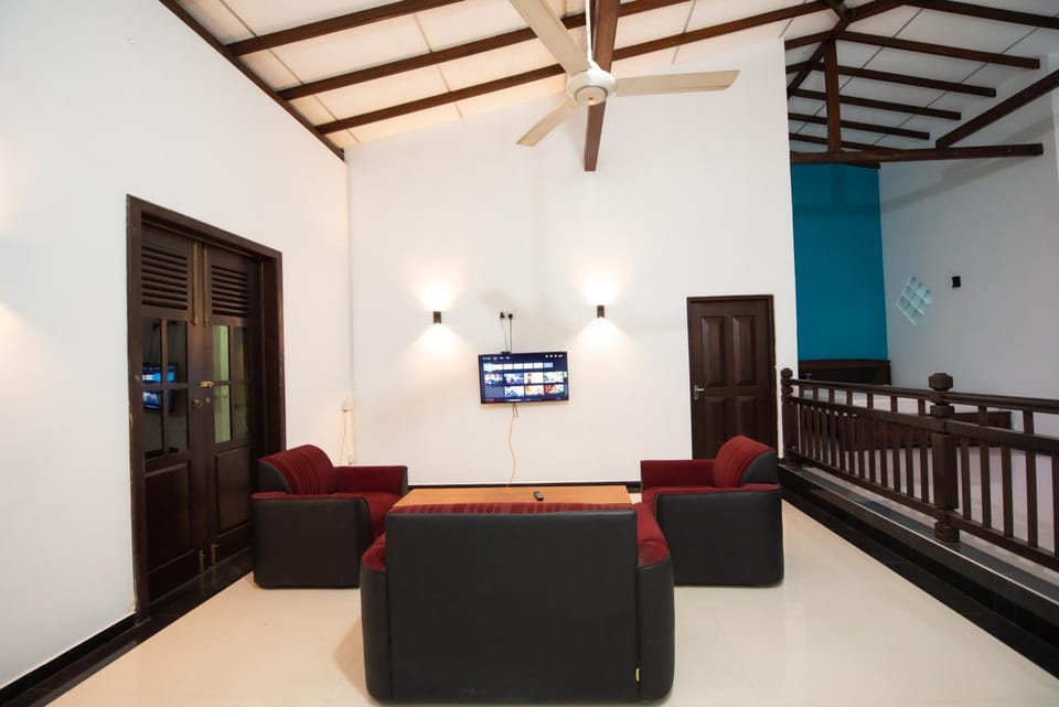 Communal lounge/ TV room, TV and multimedia, Living room, Seating area