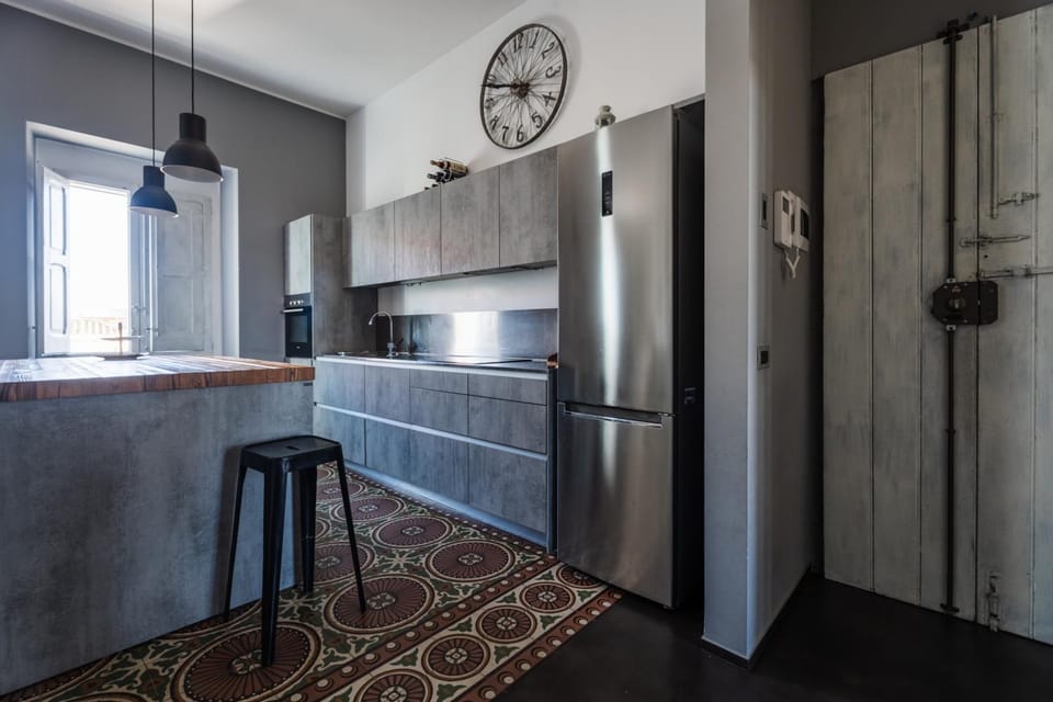Kitchen or kitchenette, oven