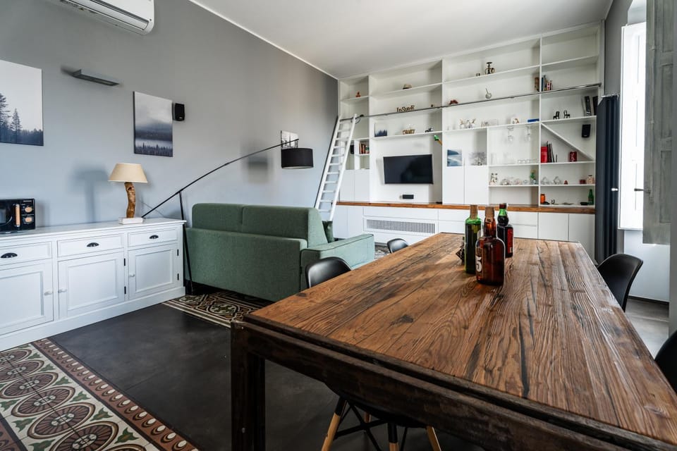 Communal lounge/ TV room, TV and multimedia, Living room, Dining area, air conditioner