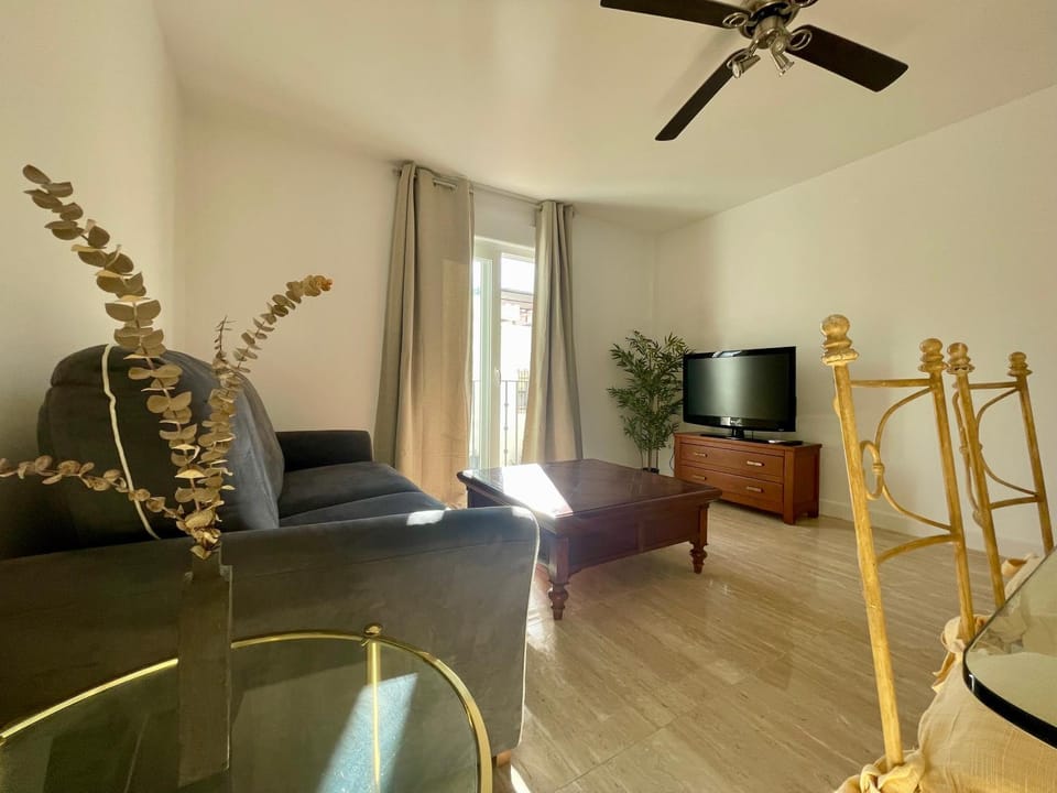 TV and multimedia, Living room, fireplace