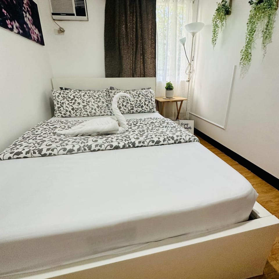 Bed, Photo of the whole room, Bedroom, air conditioner