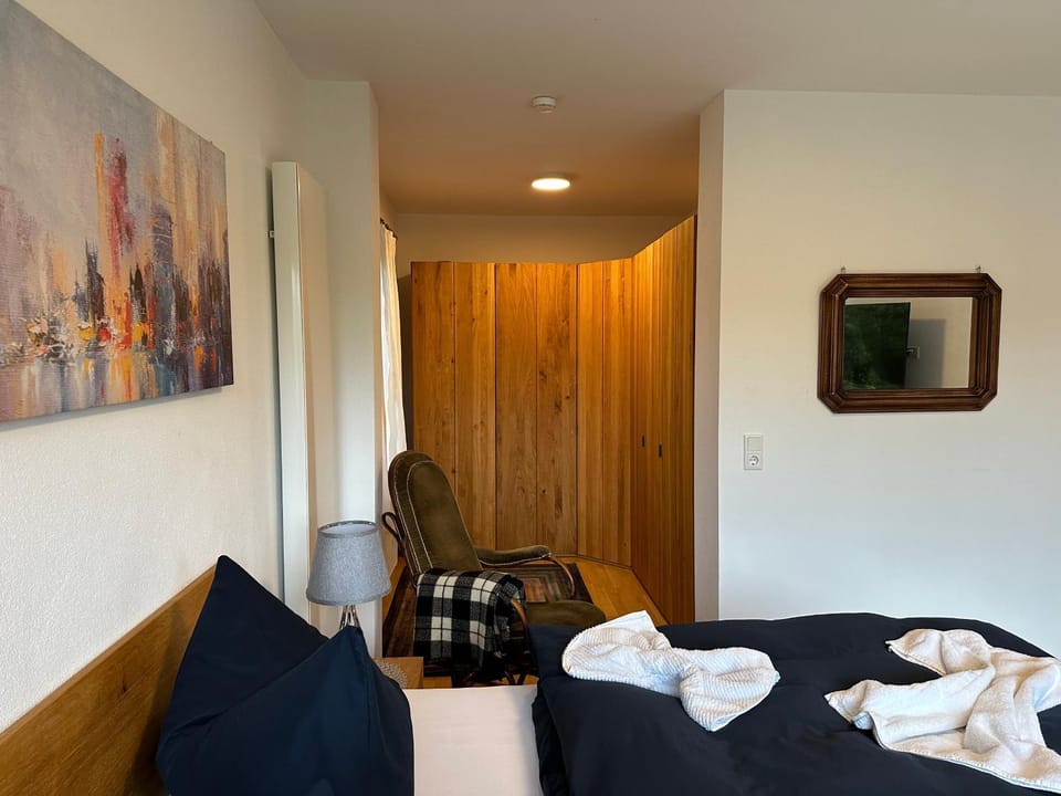 Photo of the whole room, Bedroom