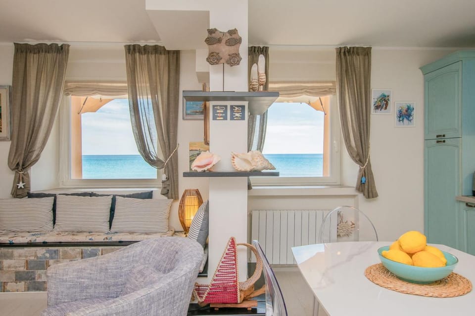 Villa Liliana - Ancora - Esclusivo con Accesso Diretto alla Spiaggia House in Varigotti
