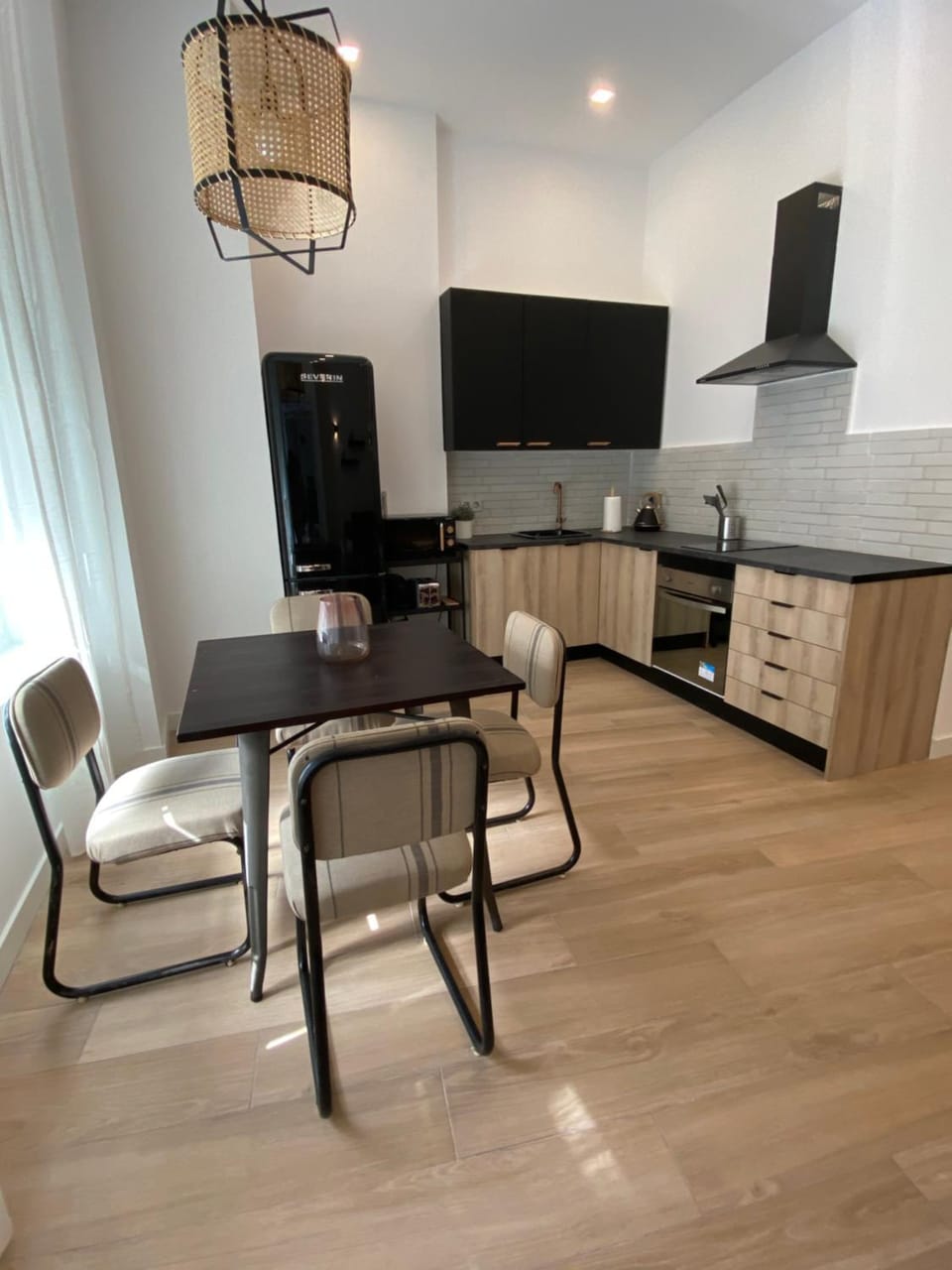 Kitchen or kitchenette, Dining area, dishwasher, minibar, pet friendly, stove