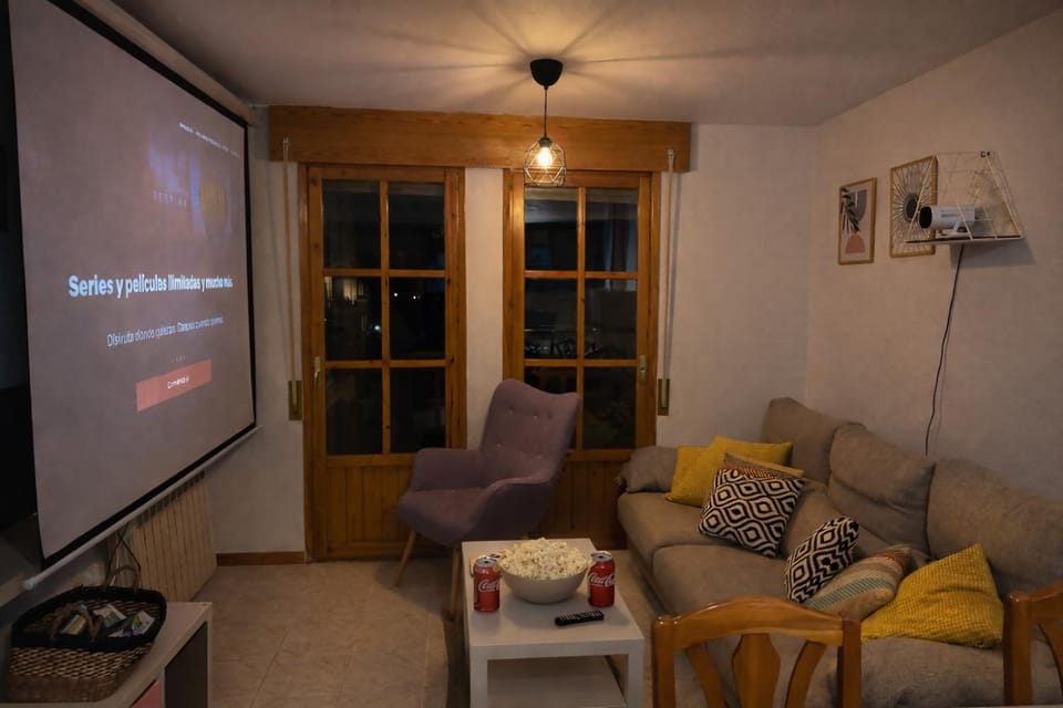 Treparriscos Home l Cine en casa l WIFI l Vistas Apartment in Biescas