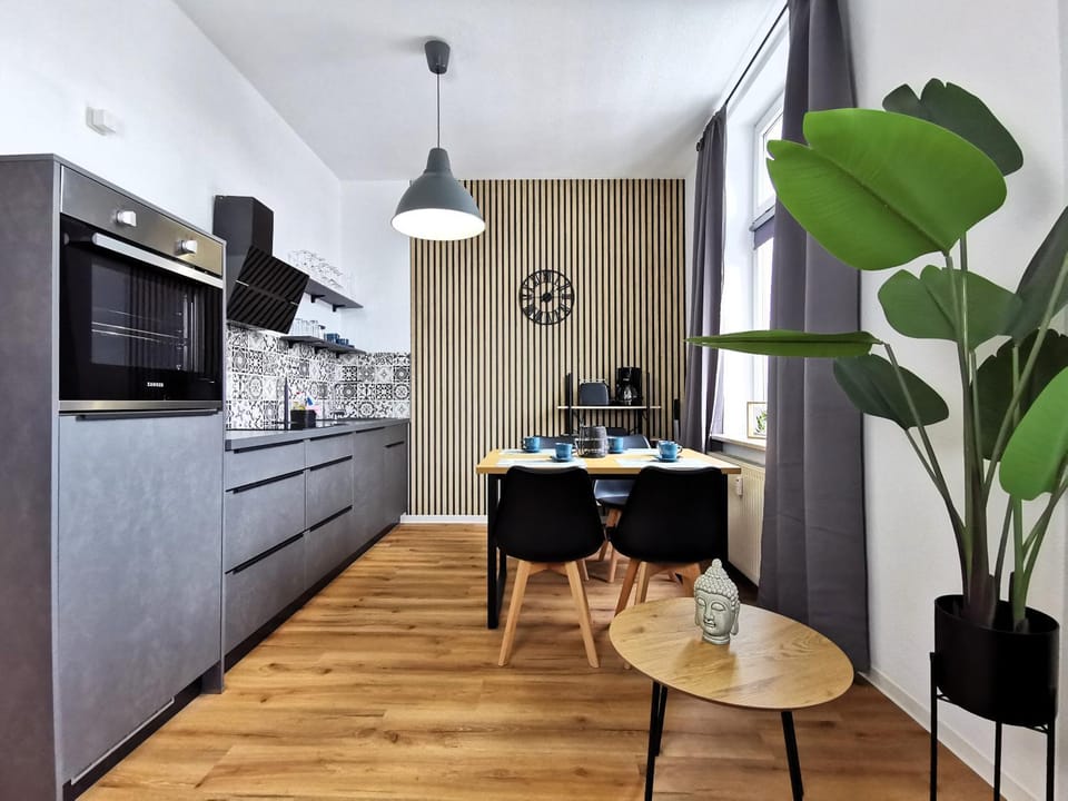 Kitchen or kitchenette, Dining area, pet friendly, stove