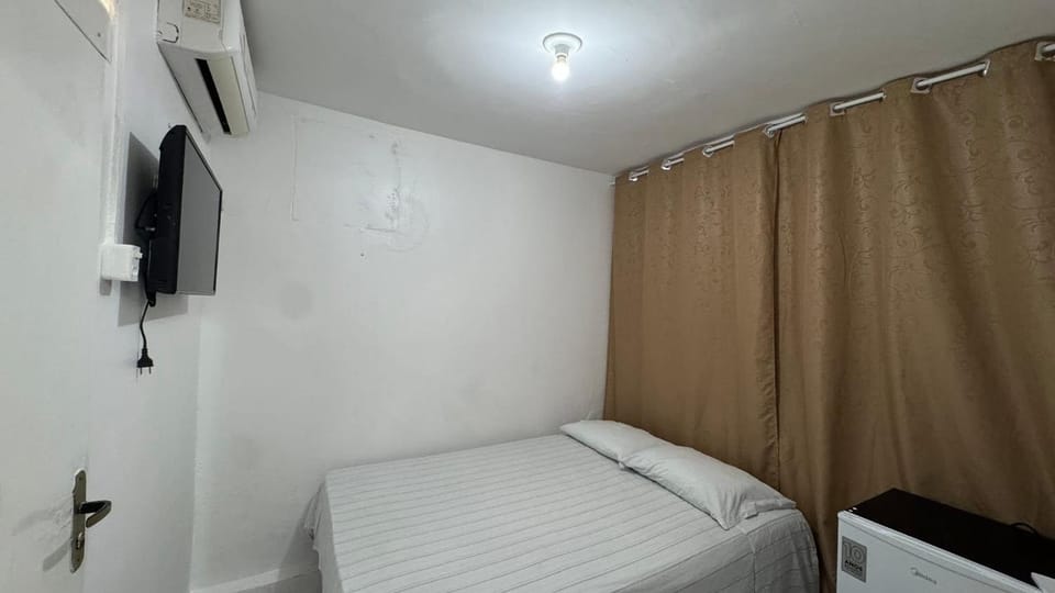 Bed, TV and multimedia, Photo of the whole room, Bedroom, air conditioner