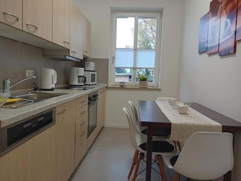 Kitchen or kitchenette, Dining area, dishwasher, minibar, pet friendly, stove, toaster