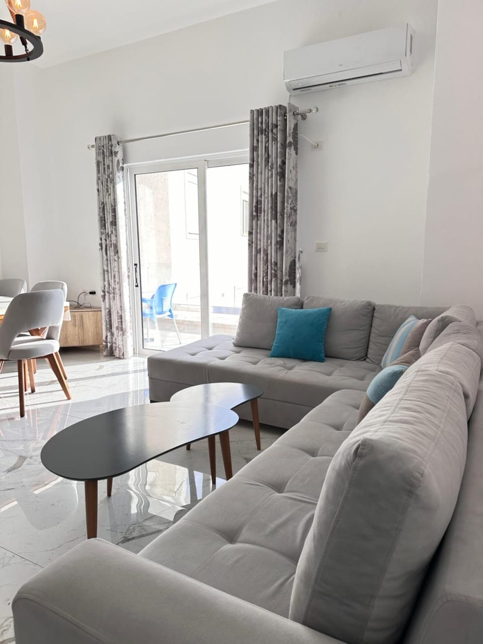 Living room, Seating area, air conditioner