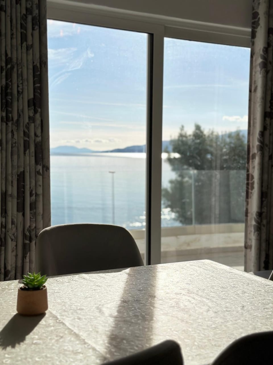 Natural landscape, Seating area, Dining area, Sea view, Sea view