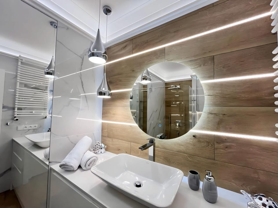Shower, Bathroom, towels