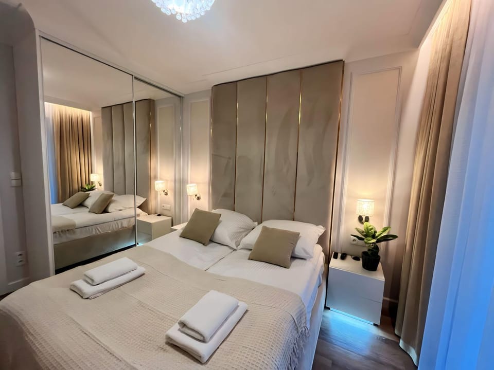 Bed, Photo of the whole room, Bedroom, towels, wardrobe