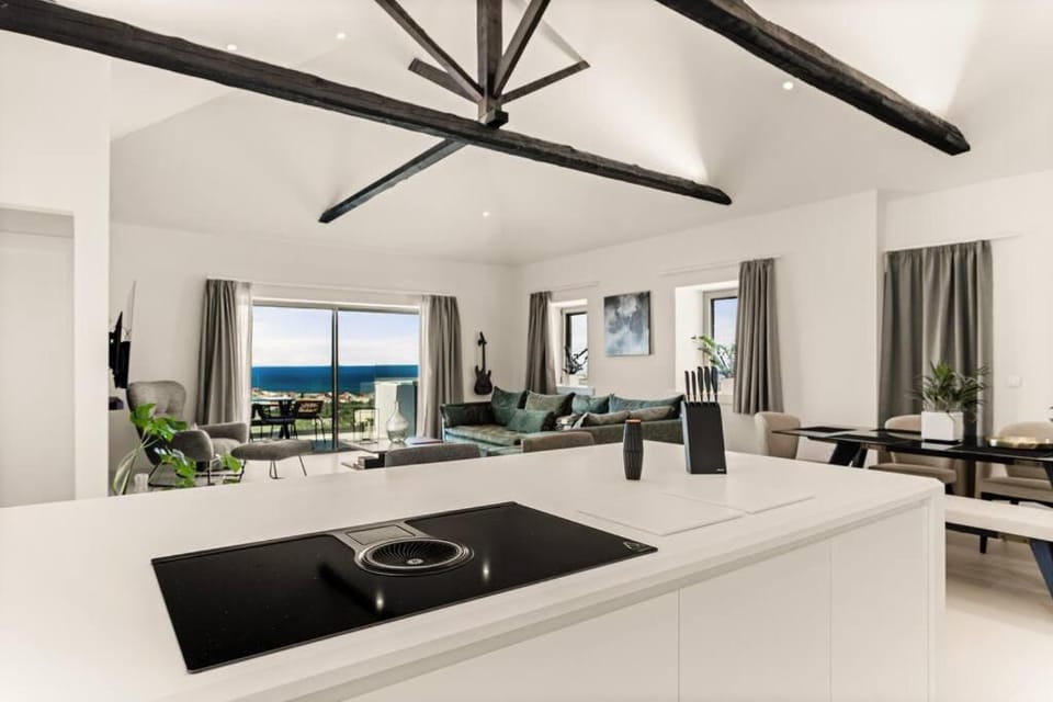 Dark Horizon Apartment in Messenia