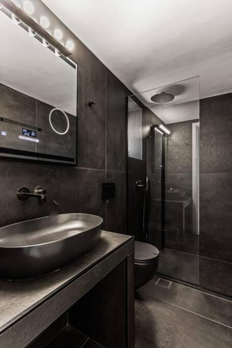 Dark Horizon Apartment in Messenia