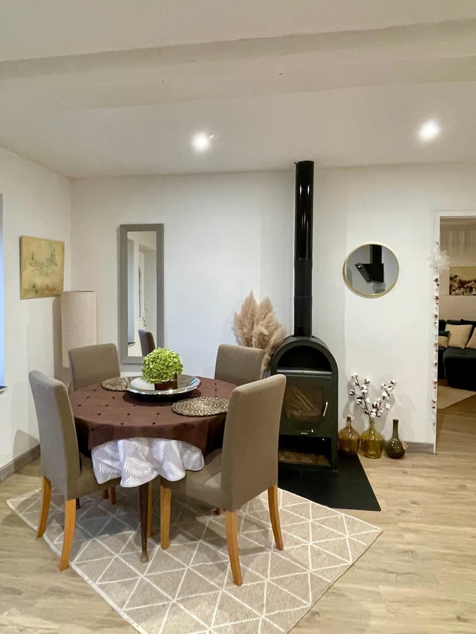 Living room, Dining area
