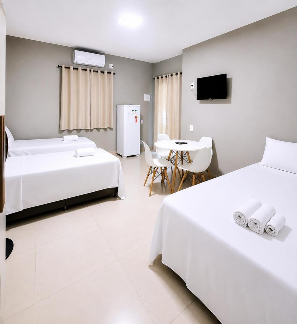 Bed, TV and multimedia, Photo of the whole room, Bedroom, towels, air conditioner