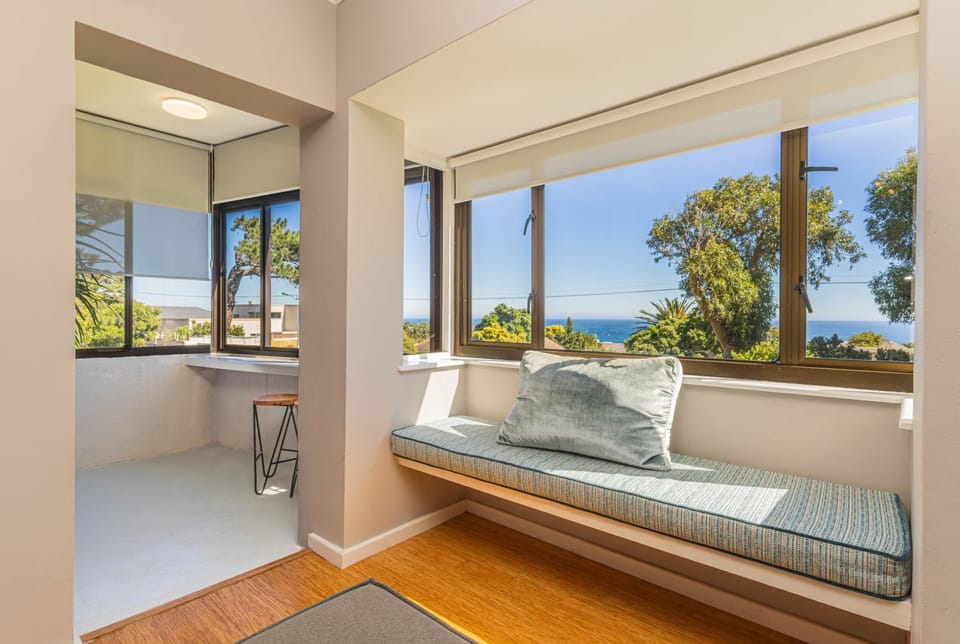 Sundrenched 2 bed 2 bath apartment + sea views Apartment in Cape Town