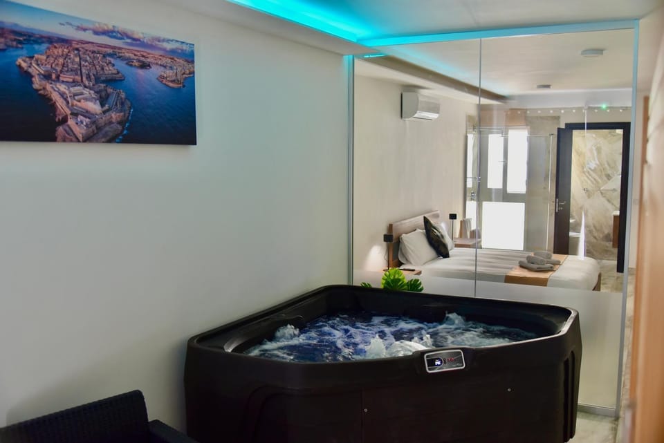 Bed, Spa and wellness centre/facilities, Bedroom