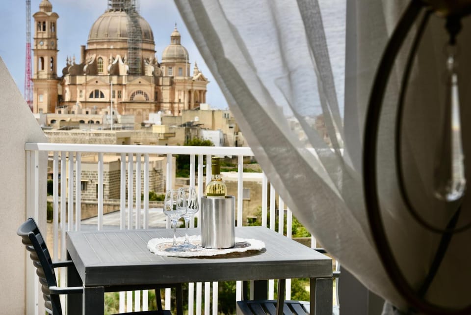 View (from property/room), Balcony/Terrace, City view, Sea view