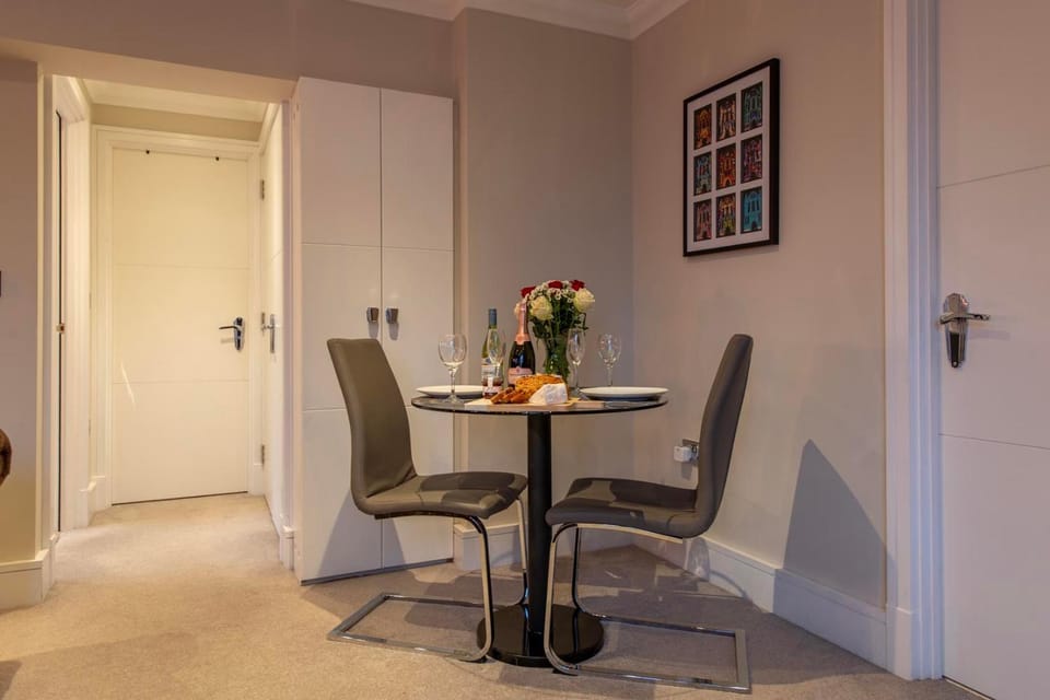 Decorative detail, Dining area