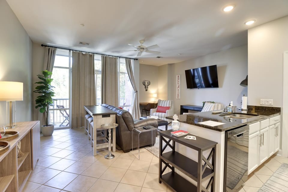 Tuscaloosa Condo: Steps to Bryant-Denny Stadium! House in Northport