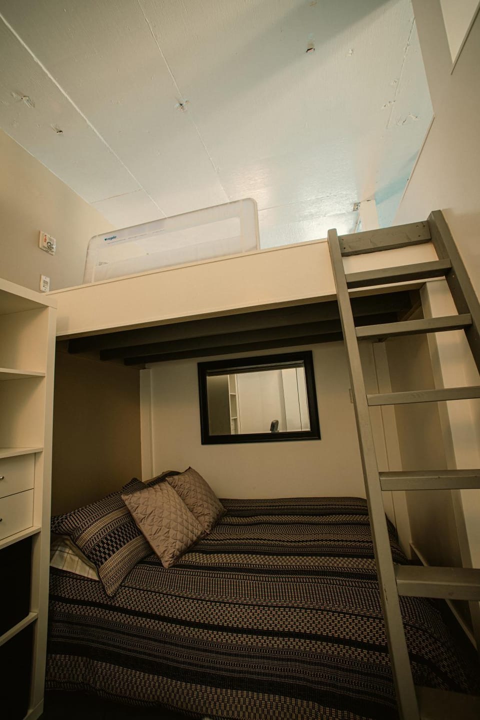 Bed, Bedroom, bunk bed