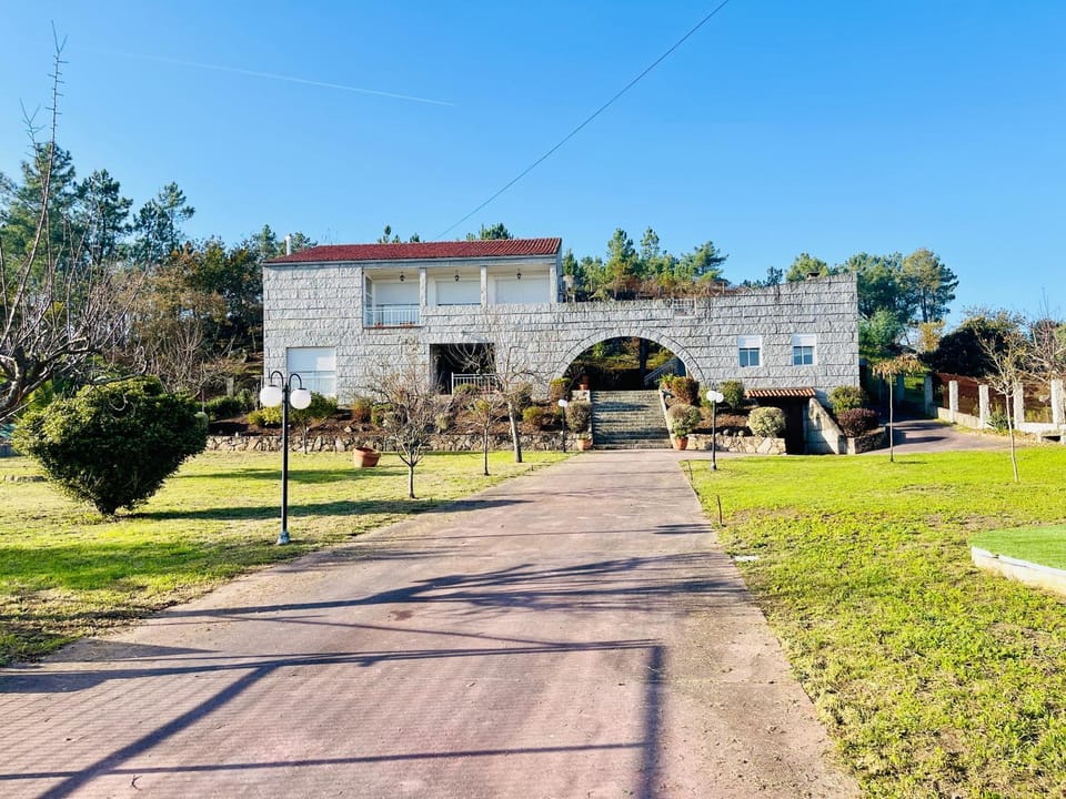 O Souto de Monteasnal House in Galicia