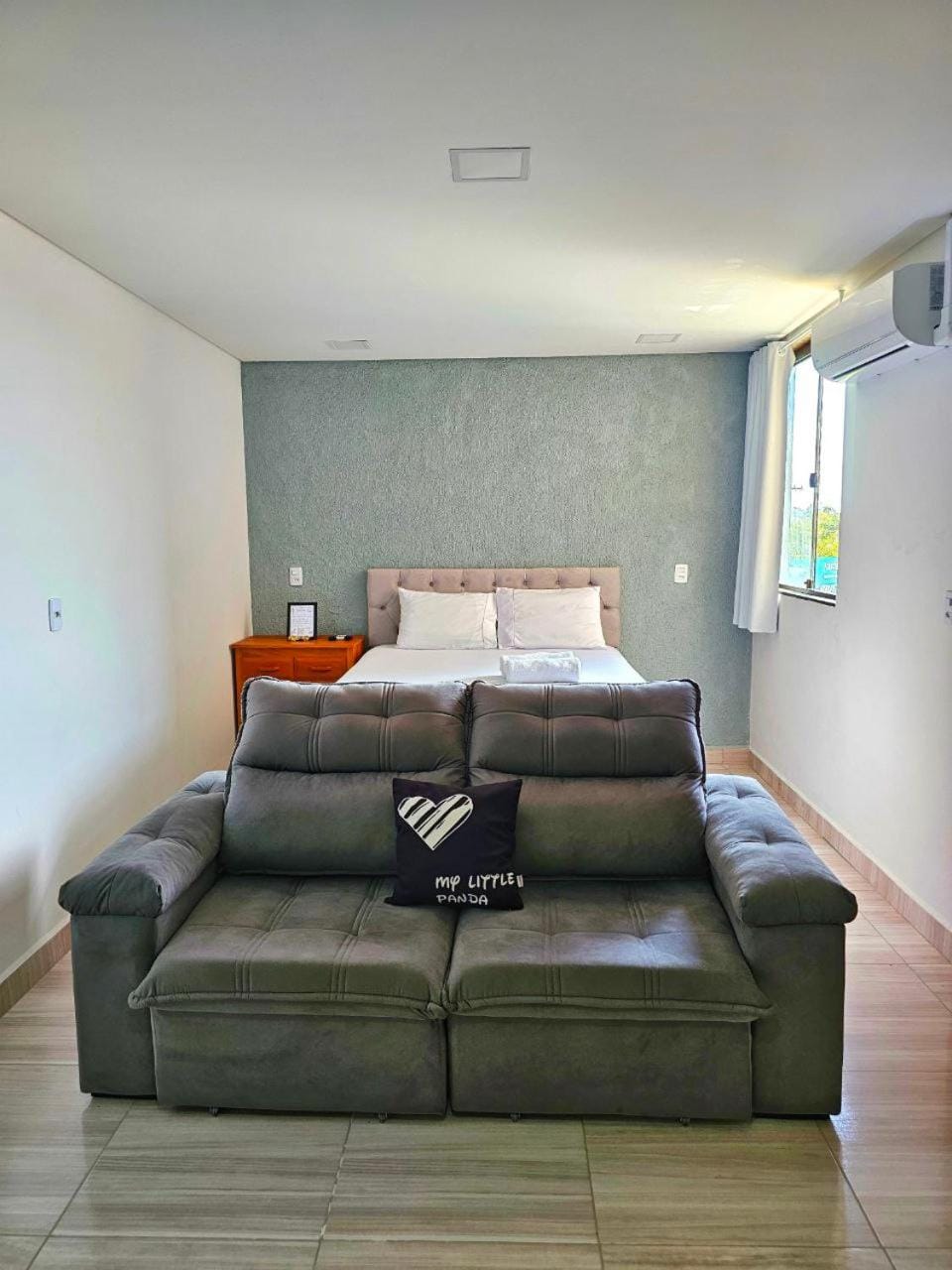 Bed, Living room, Photo of the whole room, Bedroom, towels