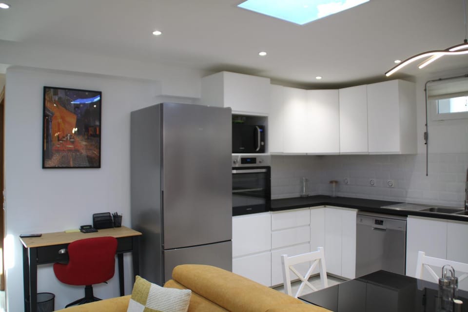 Dining area, dishwasher, minibar, stove
