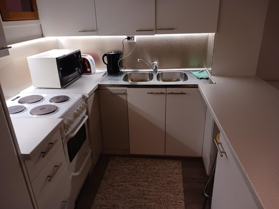 Kitchen or kitchenette, pet friendly, stove