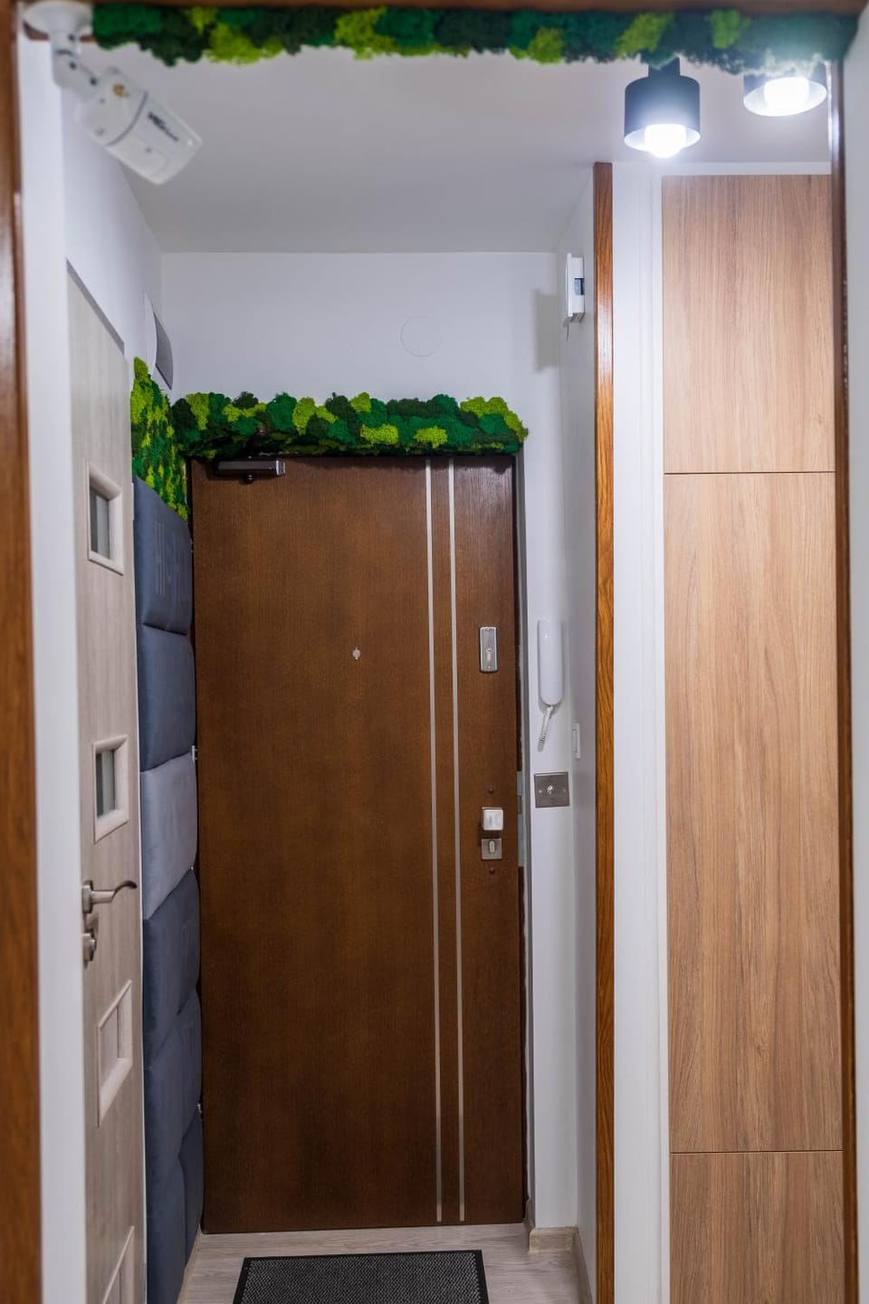 Facade/entrance, wardrobe