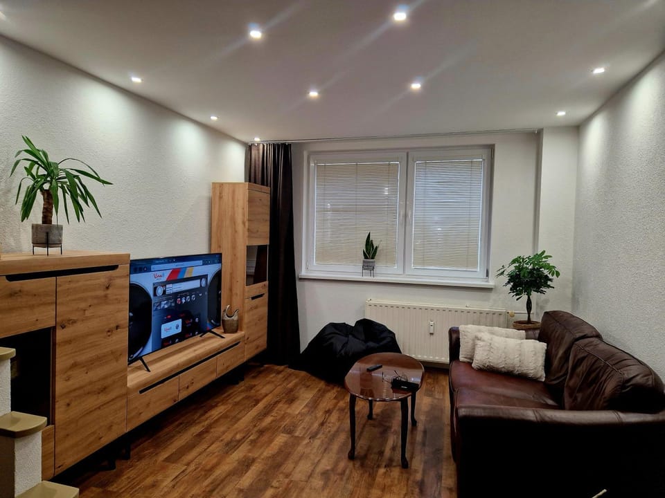 Communal lounge/ TV room, TV and multimedia, Living room