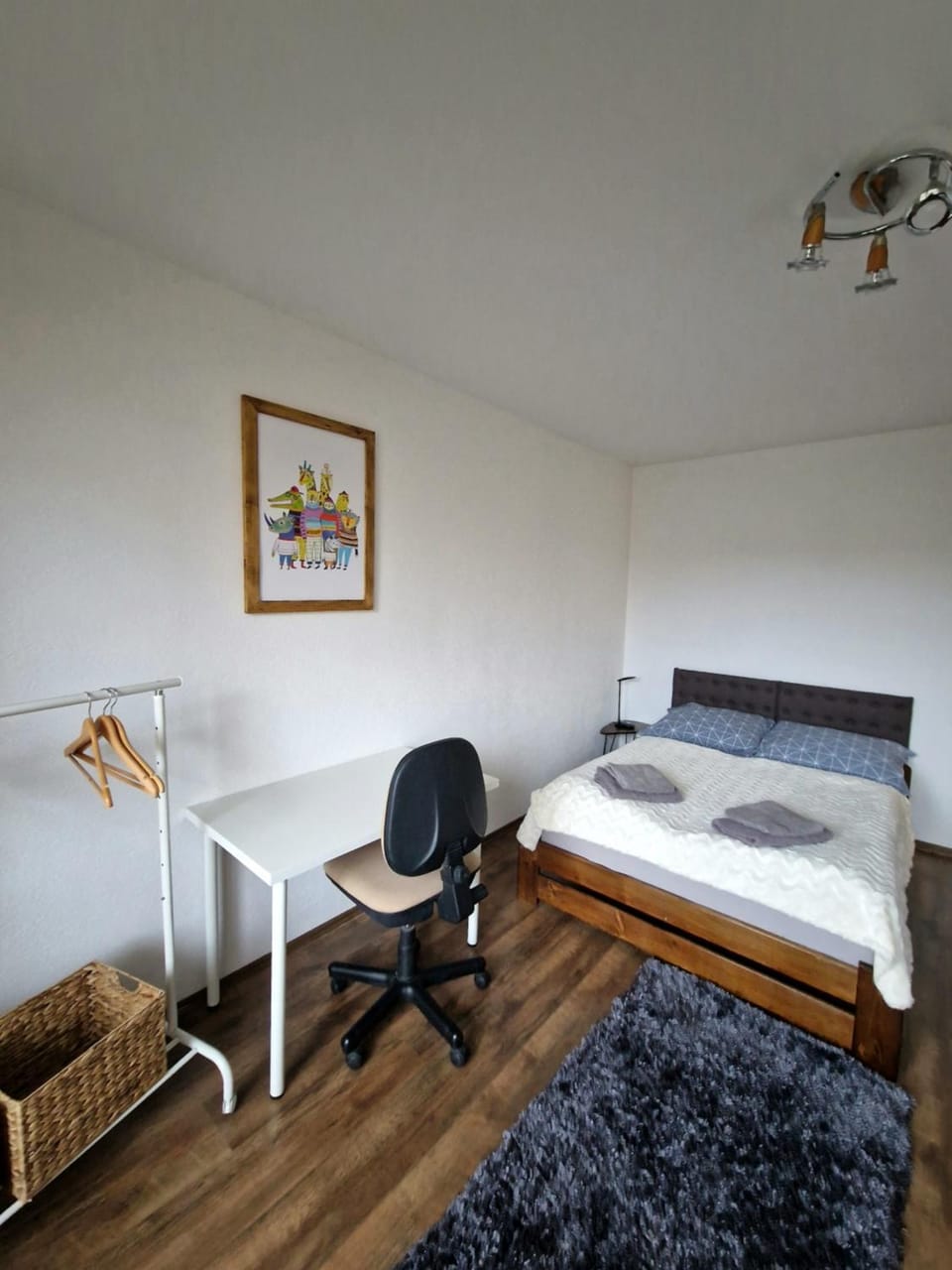 Photo of the whole room, Bedroom